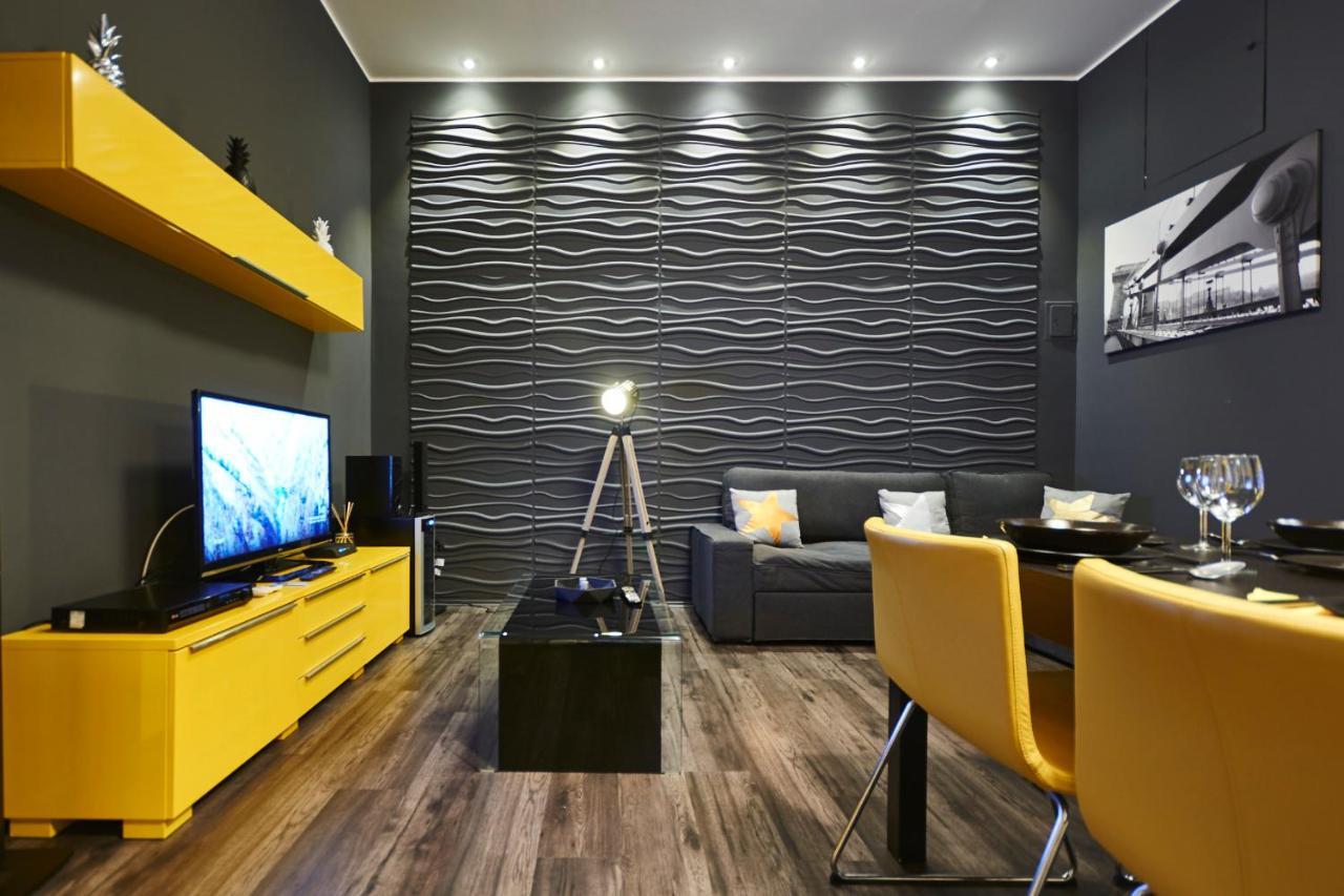 Central Location Yellow-Black Apartment Budapest Ngoại thất bức ảnh