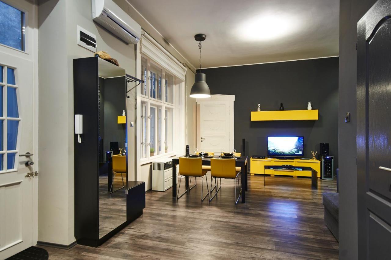 Central Location Yellow-Black Apartment Budapest Ngoại thất bức ảnh