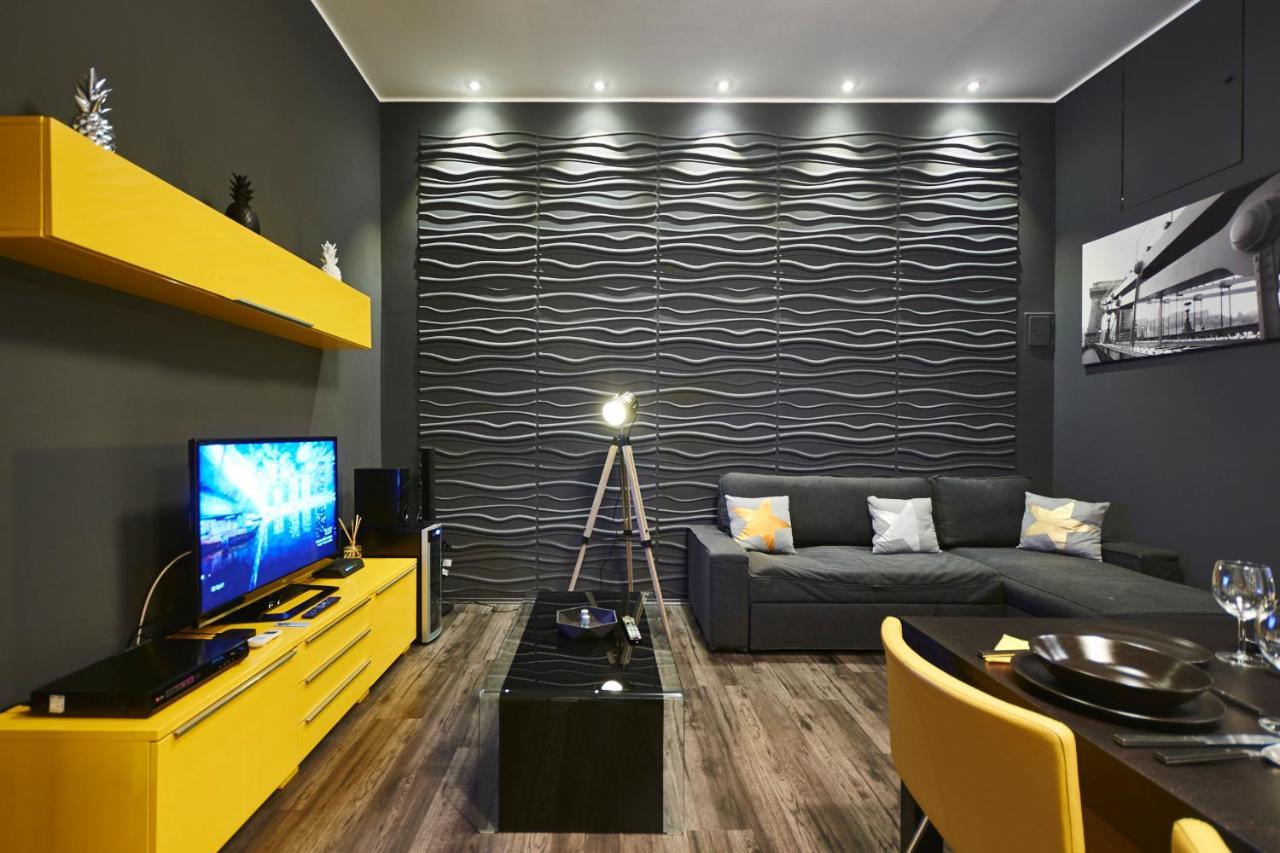 Central Location Yellow-Black Apartment Budapest Ngoại thất bức ảnh