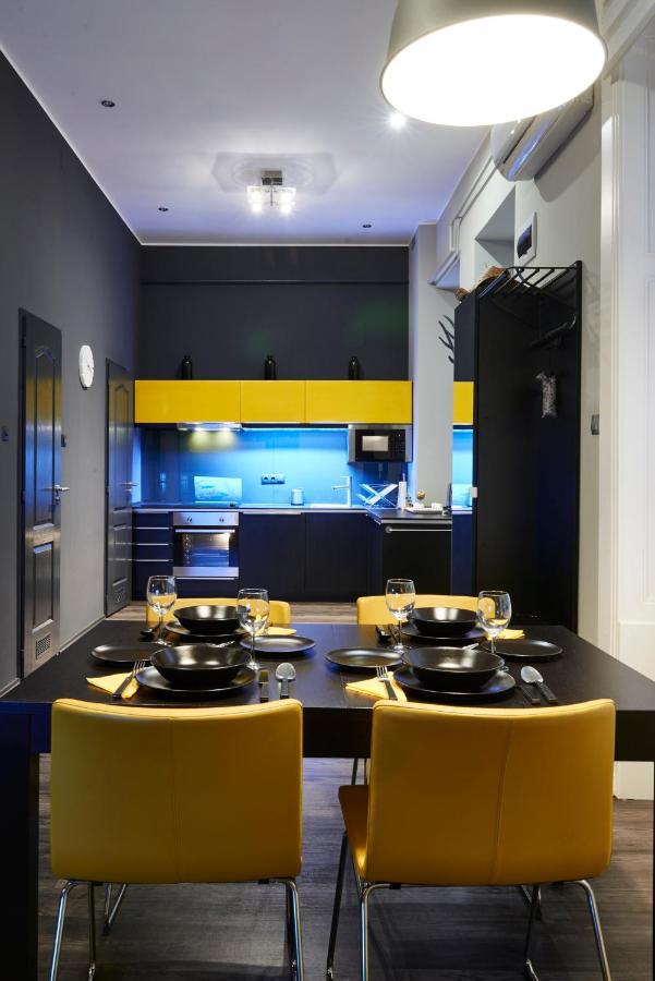 Central Location Yellow-Black Apartment Budapest Ngoại thất bức ảnh