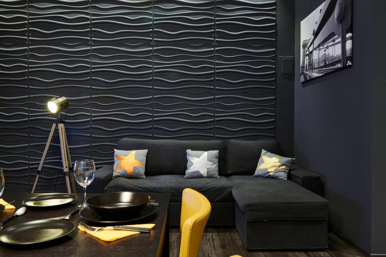 Central Location Yellow-Black Apartment Budapest Ngoại thất bức ảnh