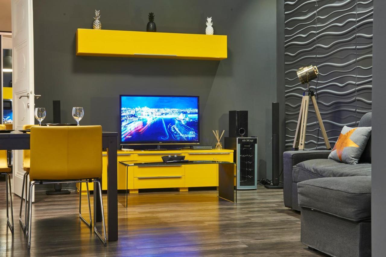 Central Location Yellow-Black Apartment Budapest Ngoại thất bức ảnh