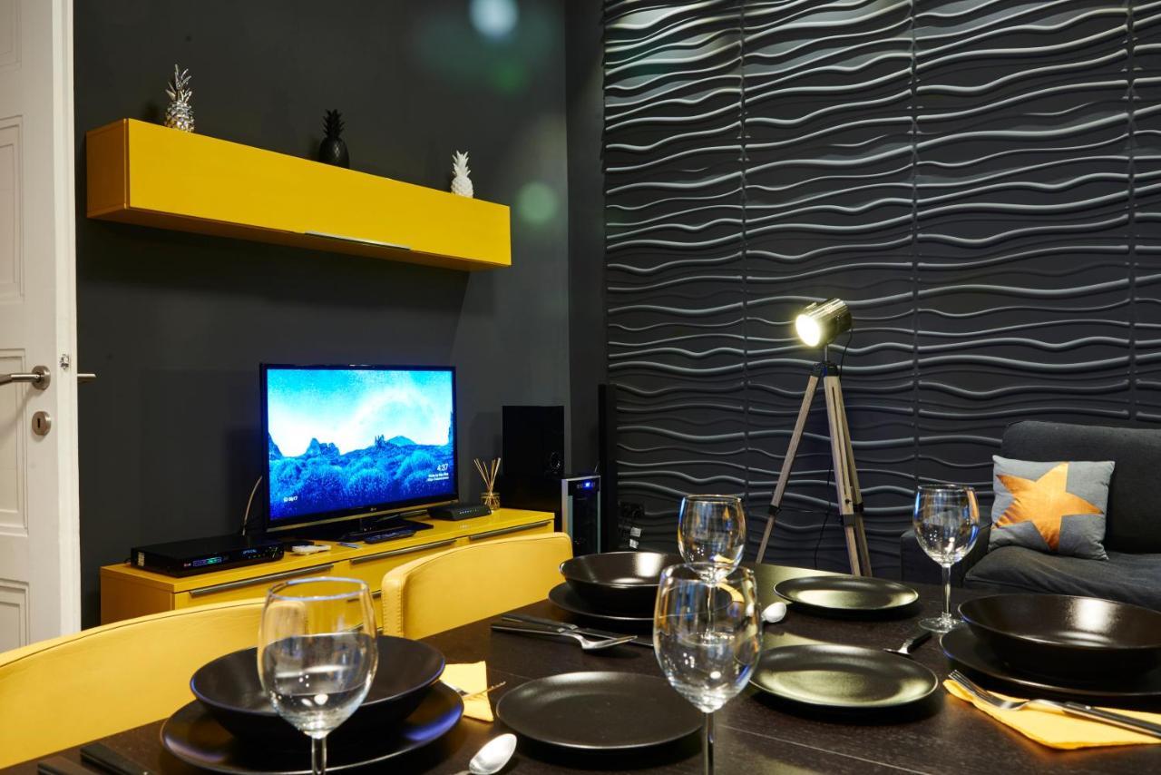 Central Location Yellow-Black Apartment Budapest Ngoại thất bức ảnh